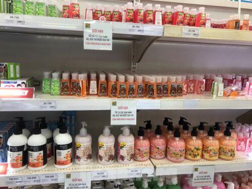 Trữ thức ăn trước dịch corona, nhiều siêu thị hết veo thực phẩm