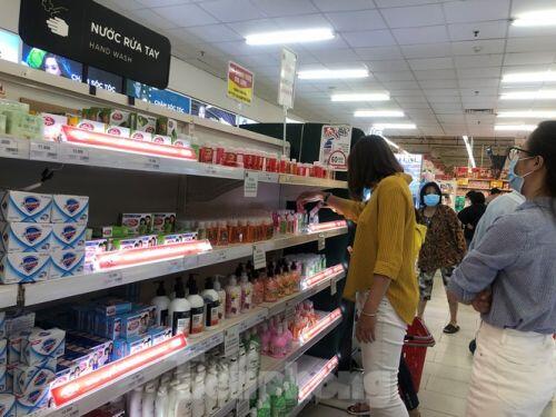 Trữ thức ăn trước dịch corona, nhiều siêu thị hết veo thực phẩm