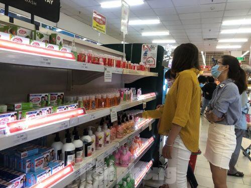 Trữ thức ăn trước dịch corona, nhiều siêu thị hết veo thực phẩm