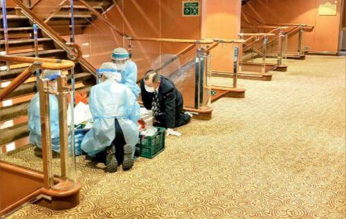 Nhật Bản cách ly tàu du lịch chở 3.700 người vì có hành khách nhiễm virus corona
