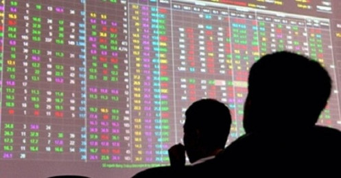 Mua “chui” cổ phiếu DST, một cổ đông lớn bị phạt