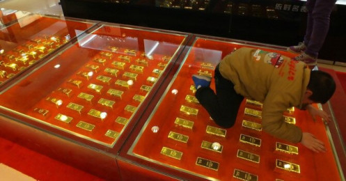 Giá vàng không ngừng tăng khi nhà đầu tư mua mạnh