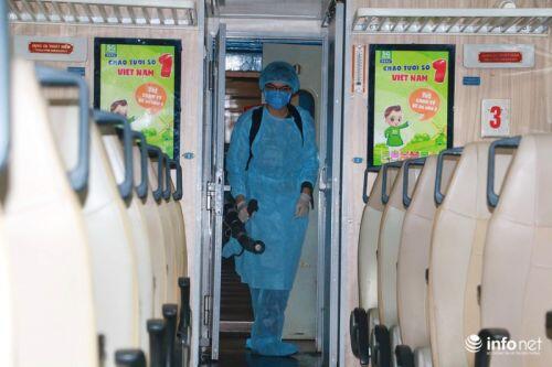Phòng ngừa dịch virus Corona, Ga Hà Nội phun khử trùng toàn bộ nhà ga và các tàu