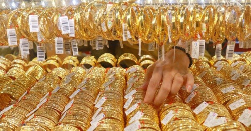 Giá vàng vượt xa mốc 44 triệu đồng/lượng