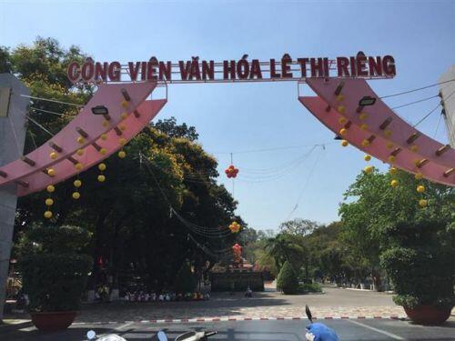 Người Sài Gòn ngại dịch Corona: Thành phố 'buồn' với quán ế; phố đi bộ, mua sắm vắng