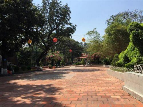 Người Sài Gòn ngại dịch Corona: Thành phố 'buồn' với quán ế; phố đi bộ, mua sắm vắng