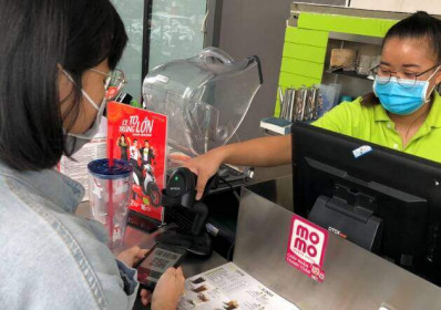Hạn chế giao dịch tiền mặt để ngừa virus Corona