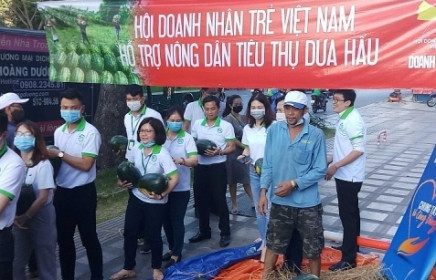Chung tay giúp nông dân tiêu thụ nông sản đang dồn ứ