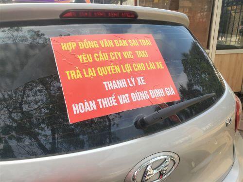 Tài xế Vic Taxi tắt đàm, bỏ làm kéo đến trụ sở hãng 'biểu tình'