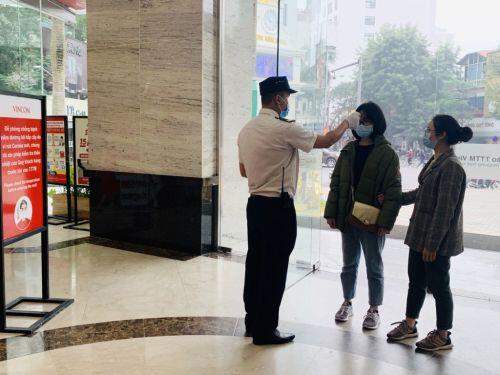 Hà Nội: Các trung tâm thương mại vắng khách do ảnh hưởng của dịch bệnh COVID 19