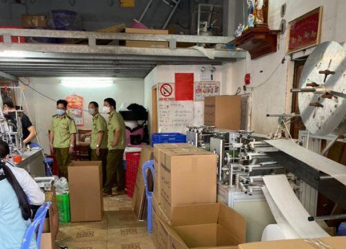 Suýt lọt gần 100.000 khẩu trang giả làm từ giấy vệ sinh ra thị trường