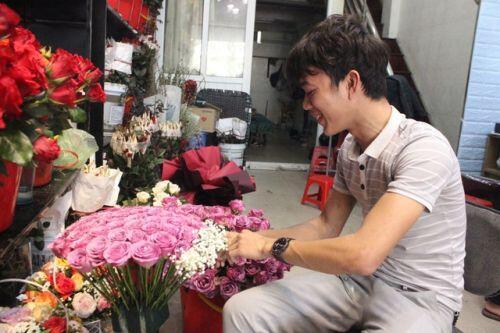 Lo sợ virus Corona, các shop hoa giảm nhập hồng ngoại