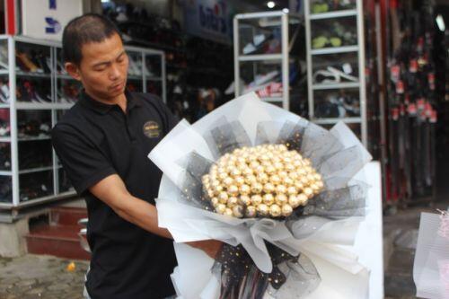 Lo sợ virus Corona, các shop hoa giảm nhập hồng ngoại