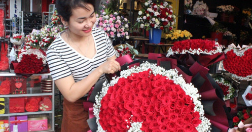 Lo sợ virus Corona, các shop hoa giảm nhập hồng ngoại