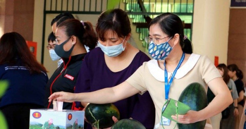 Ngân hàng chia khó với doanh nghiệp giữa vòng xoáy COVID-19
