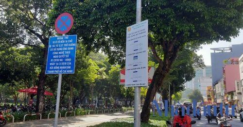 Sau gần 1 năm, việc thu phí ô tô đỗ lòng đường ở TP.HCM lộ nhiều bất cập