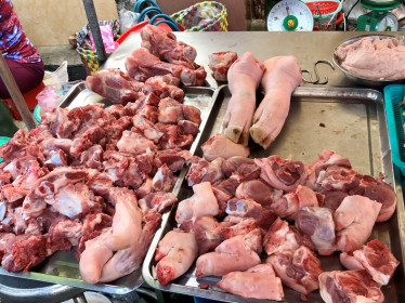 Giá heo hơi ngày 25.2: Giảm chạm mốc 70.000 đồng/kg