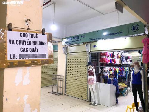 'Đói' hàng, vắng khách, tiểu thương chợ Đồng Xuân chỉ bán hàng nửa buổi