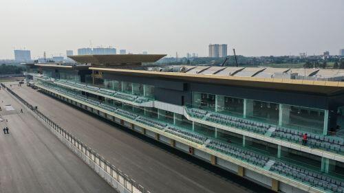 Hoàn thành hơn 5,6 km đường đua, F1 Hà Nội 'nín thở' chờ diễn biến dịch COVID-19