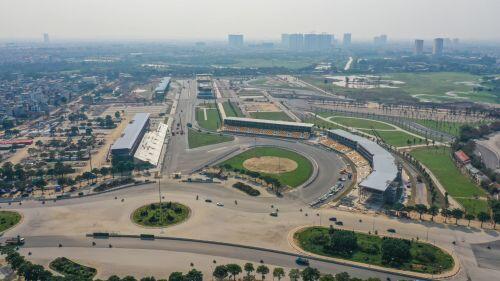 Hoàn thành hơn 5,6 km đường đua, F1 Hà Nội 'nín thở' chờ diễn biến dịch COVID-19