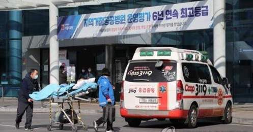 Hàn Quốc chật vật vì thiếu giường bệnh do số ca nhiễm COVID-19 tăng đột biến