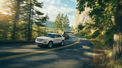 Giá Ford Explorer chỉ còn 1,99 tỷ đồng