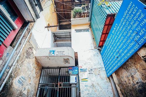 Cuộc sống chật chội trong khu tập thể “không biết sập lúc nào” ở Hà Nội