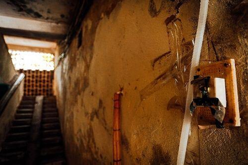 Cuộc sống chật chội trong khu tập thể “không biết sập lúc nào” ở Hà Nội