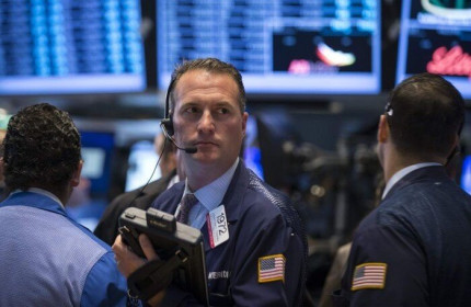 Lo Covid-19 ảnh hưởng nghiêm trọng đến tăng trưởng lợi nhuận, Dow Jones 'bốc hơi' kỷ lục
