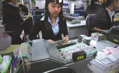 Nới lỏng tiền tệ: “Lấy dầu dập lửa”