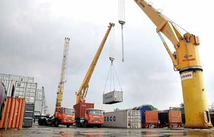 Chặn nguy cơ mất cân đối xuất nhập khẩu