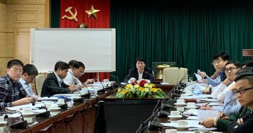 Cơ sở y tế cũng khó mua khẩu trang, quần áo bảo hộ
