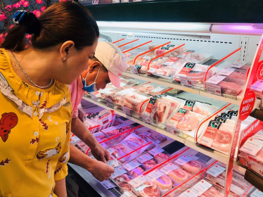 Giá heo hơi ngày 16.3: Vẫn ‘neo’ ở mức cao