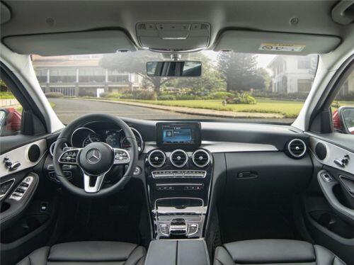 Mercedes-Benz C180 giá 1,399 tỷ đồng có ưu điểm gì để cạnh tranh với Toyota Camry, Honda Accord?