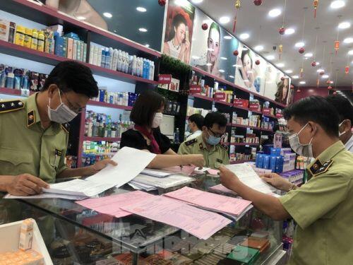 TPHCM phát hiện chuỗi cửa hàng mỹ phẩm nghi giả, nhái