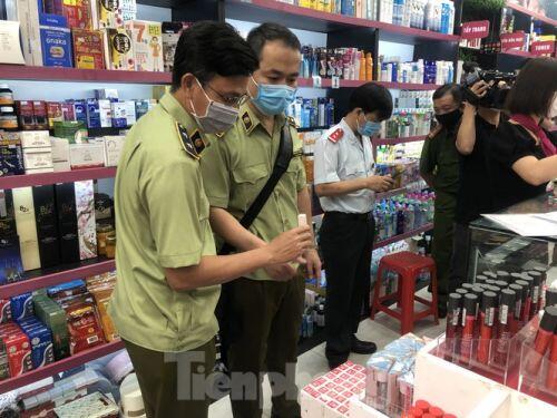 TPHCM phát hiện chuỗi cửa hàng mỹ phẩm nghi giả, nhái