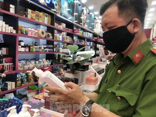 TPHCM phát hiện chuỗi cửa hàng mỹ phẩm nghi giả, nhái