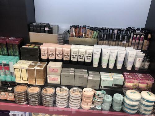 TPHCM phát hiện chuỗi cửa hàng mỹ phẩm nghi giả, nhái