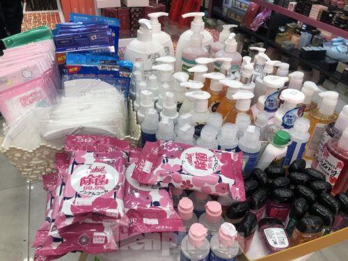 TPHCM phát hiện chuỗi cửa hàng mỹ phẩm nghi giả, nhái
