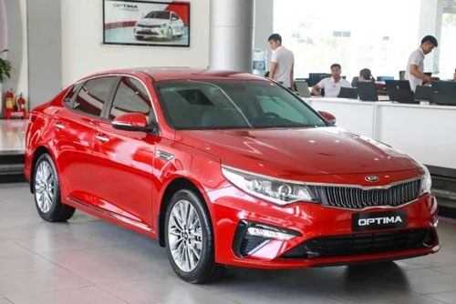 4 xe hạng D bán chạy nhất tháng 2/2020: Toyota Camry đầu bảng