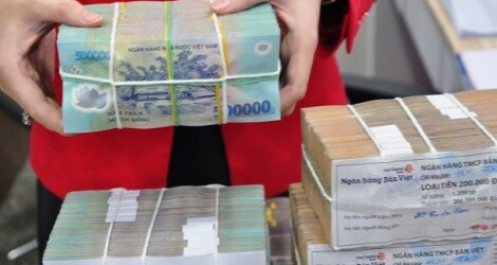 Ngân hàng giảm mạnh lãi suất sau động thái của Ngân hàng Nhà nước
