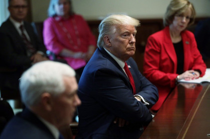 Tổng thống Trump ký ban hành đạo luật ứng phó COVID-19, thông qua khoản chi khẩn cấp 100 tỉ USD