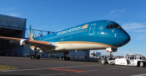 Vietnam Airlines bất chấp 'lệnh cấm' chống dịch COVID-19 để đưa khách ra Phú Quốc