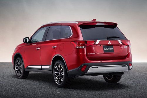 Đánh giá Mitsubishi Outlander 2020: Giá từ 825 triệu, cạnh tranh với Mazda CX-5, Honda CR-V
