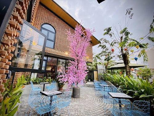Ngôi nhà kết hợp quán cafe đẹp lạ nhờ nghệ thuật xếp gạch gây mê