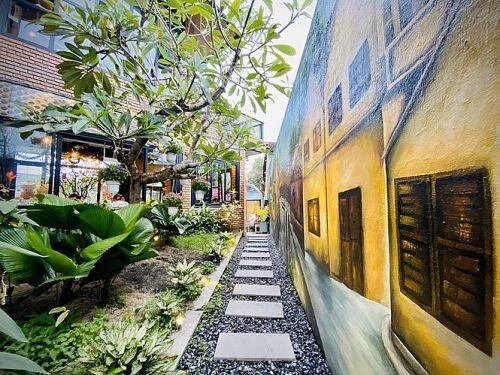 Ngôi nhà kết hợp quán cafe đẹp lạ nhờ nghệ thuật xếp gạch gây mê