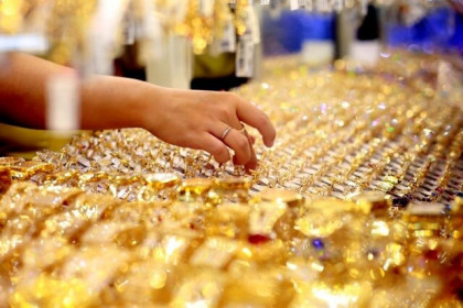 Thị trường vàng 21/3: Vàng trong nước đi ngược chiều thế giới