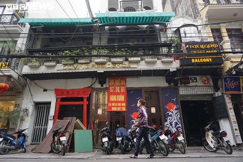 Chưa từng có tại phố 'kim cương' Hà Nội: Cả tháng không có người thuê
