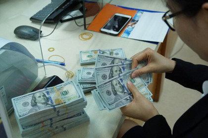 Giá USD ngày 23.3: Đứng yên ‘nghe ngóng’ thông tin từ Mỹ