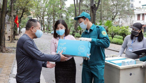 “Bị cách ly tai nhà nhưng chúng tôi được chu cấp đầy đủ, thực phẩm nhiều tới mức dùng không hết”